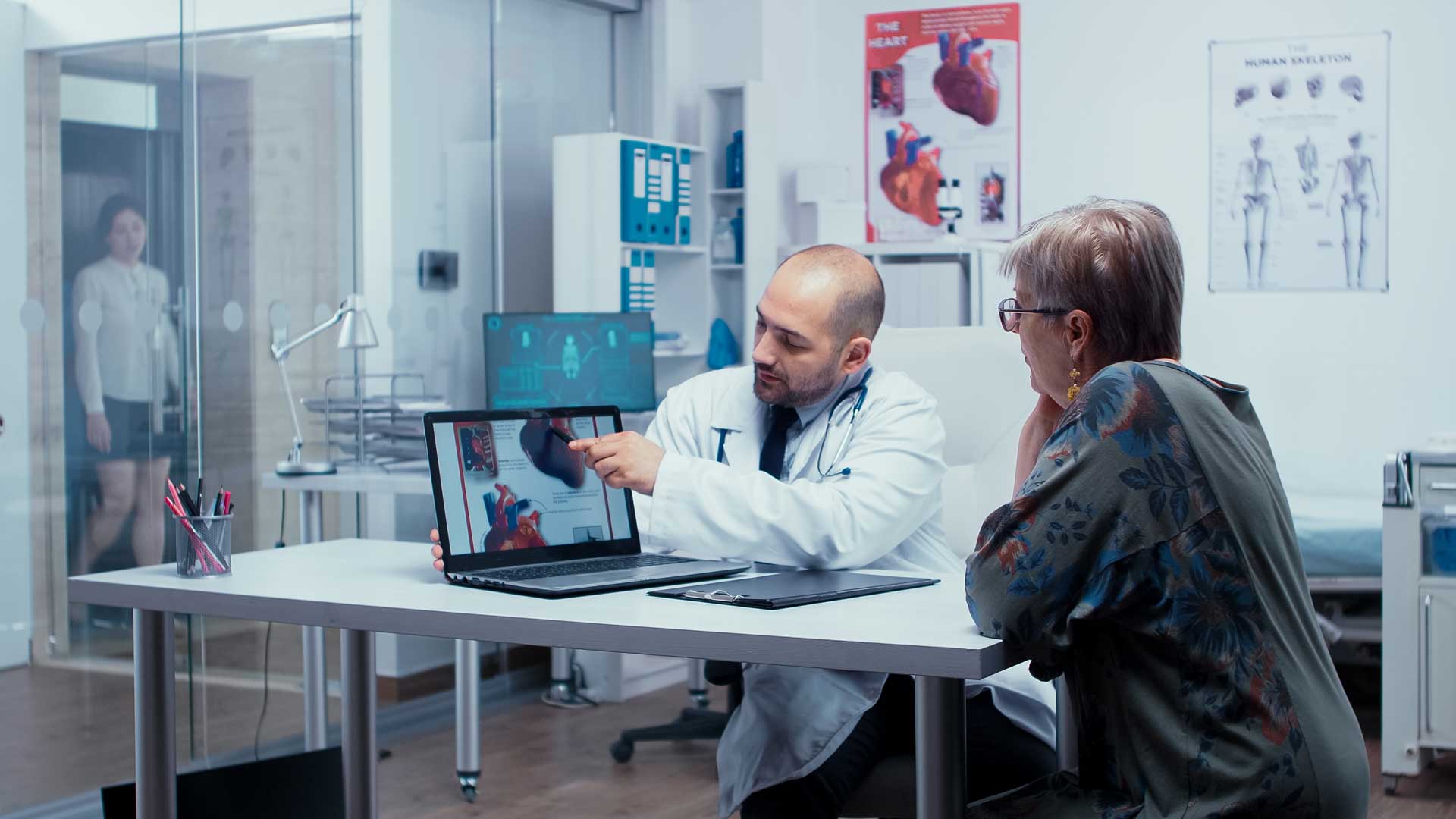explaining-possible-heart-disease-XG7ETS8.jpg